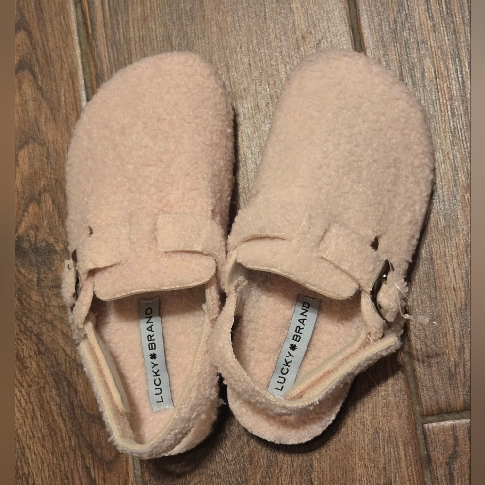 NWIT Lucky Brand Sherpa Kids Slippers  - Size 12 And 2